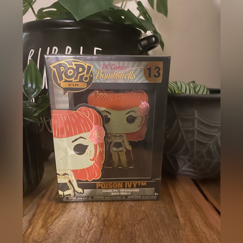 Funko pop enamel pin POISON IVY 🌿🍃